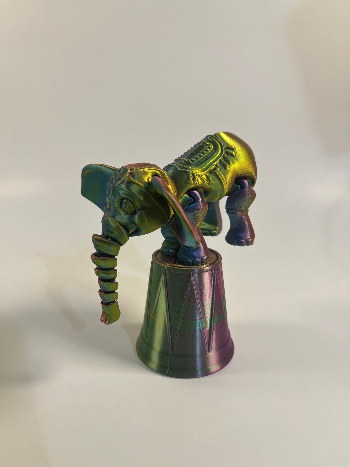 ARTICULATED ELEPHANT WITH STAND